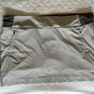 Athleta Brooklyn Skort Gray/White Stripes Sz 26